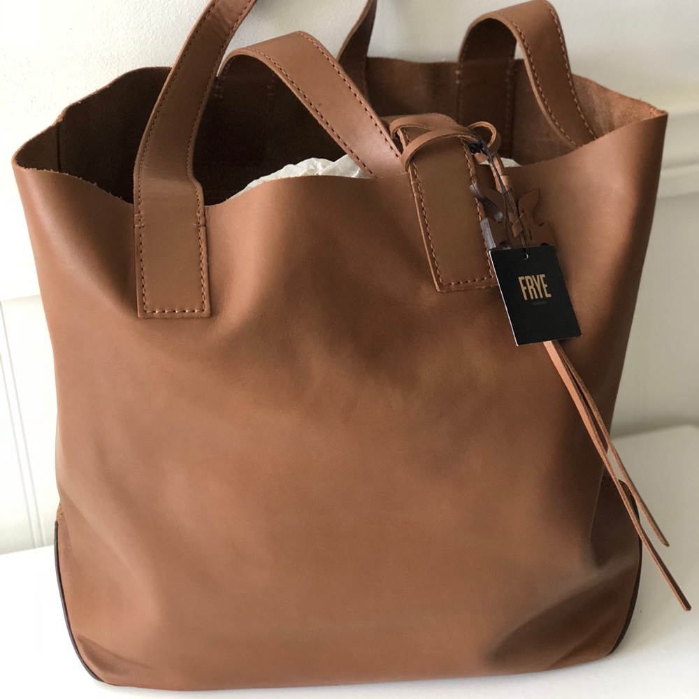 FRYE CARSON LEATHER TOTE • NWT • COGNAC